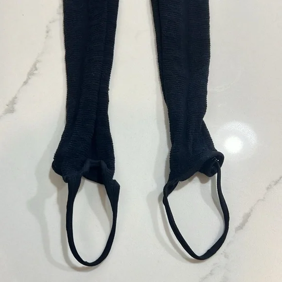 WOLFORD INTRICATE PATTERN WRAP KNIT TOP & LEGGINGS - Picture 8 of 8